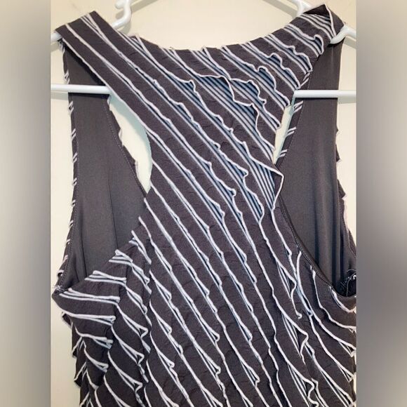 RACHAEL & CHLOE Gray & White Diagonal Ruffled Tank Top - Picture 4 of 5